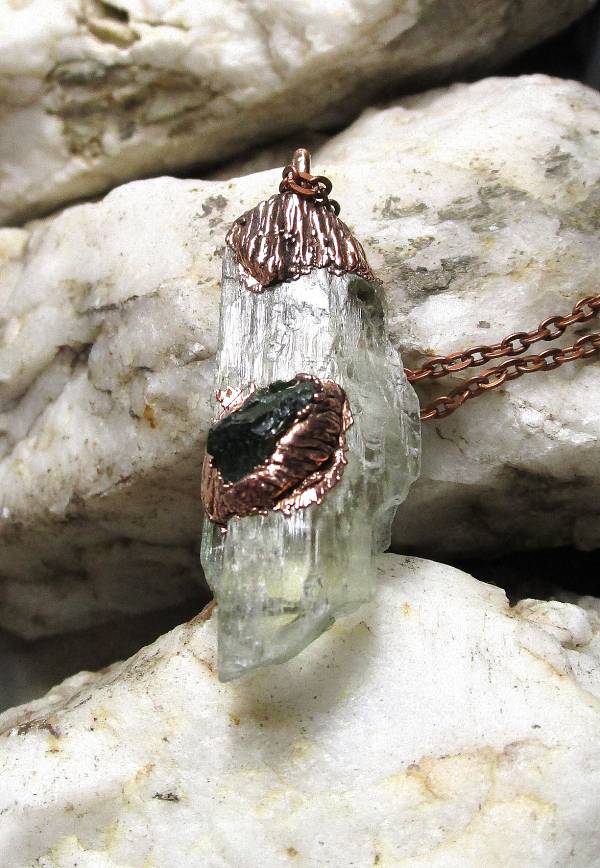 *Přívěs HIDDENIT s Chromdiopsidem