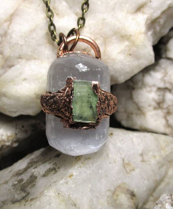 *Přívěs SELENIT - vajíčko s Kyanitem