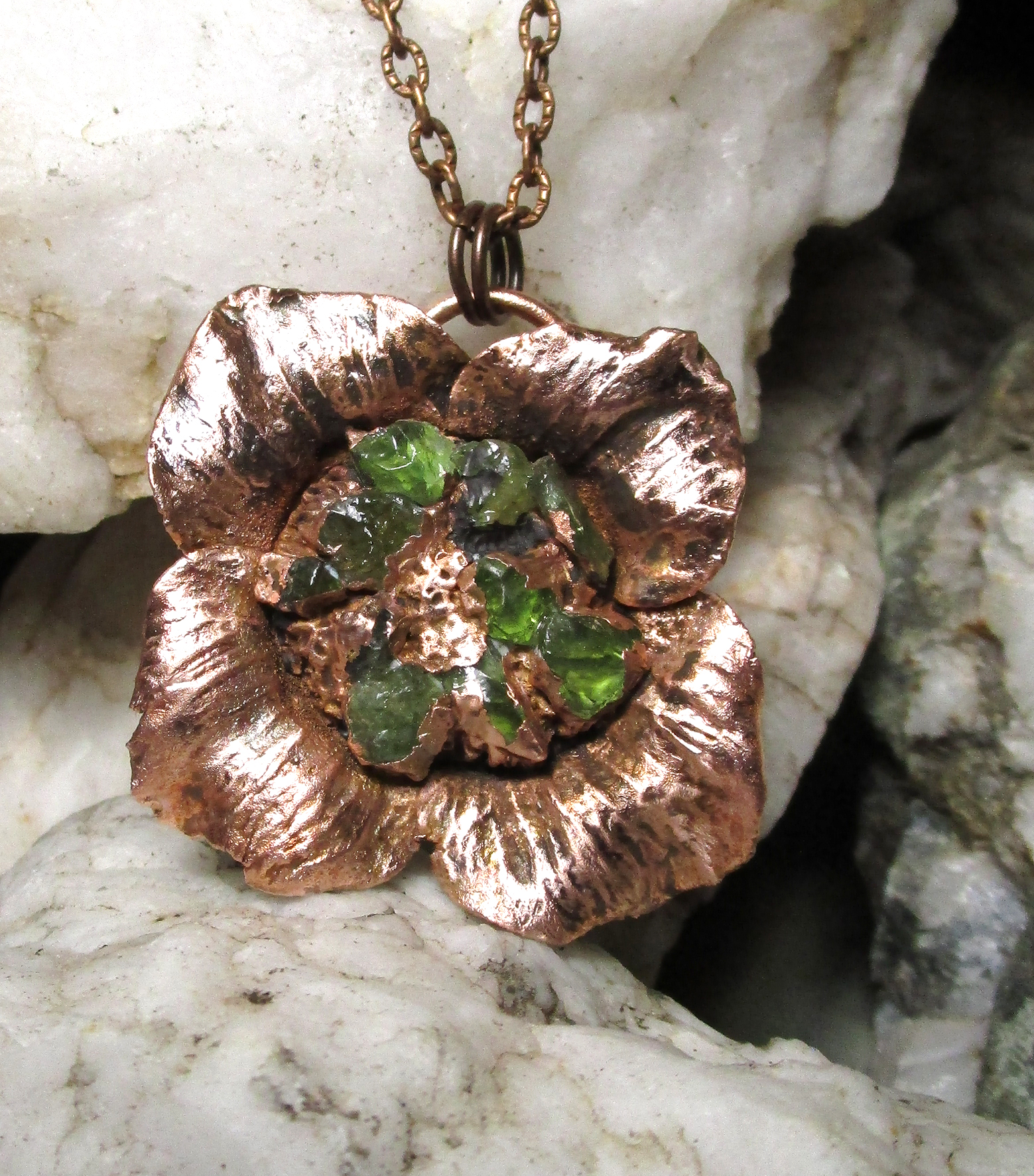 Přívěs KVĚT s Peridoty