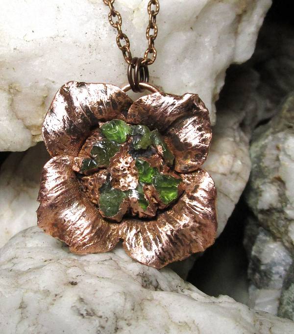 Přívěs KVĚT s Peridoty
