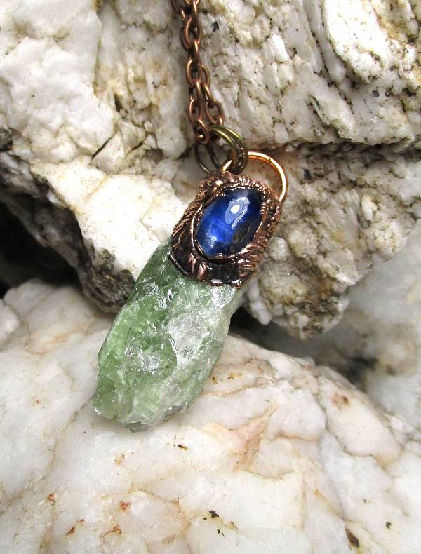 *Přívěs KYANIT - zelený s modrým očkem