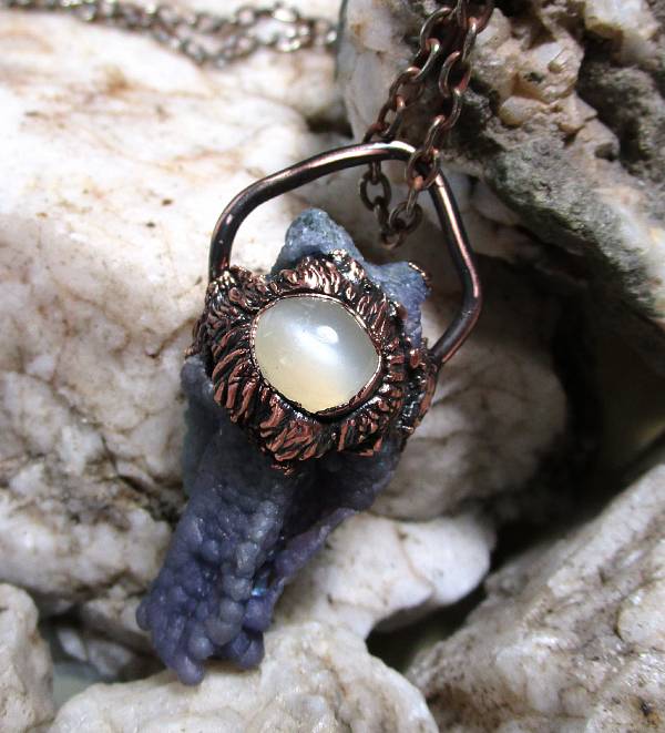 *HROZNOVÝ Achát s Měsíčním kamenem -Manakarra Botryoidal Chalcedon 